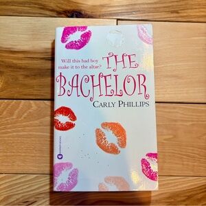 🔵 Paperback Fiction BOOK “The Bachelor”